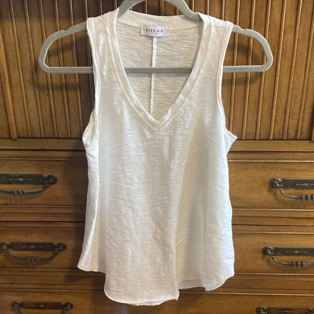 Gilli White V-Neck Swing Tank Top